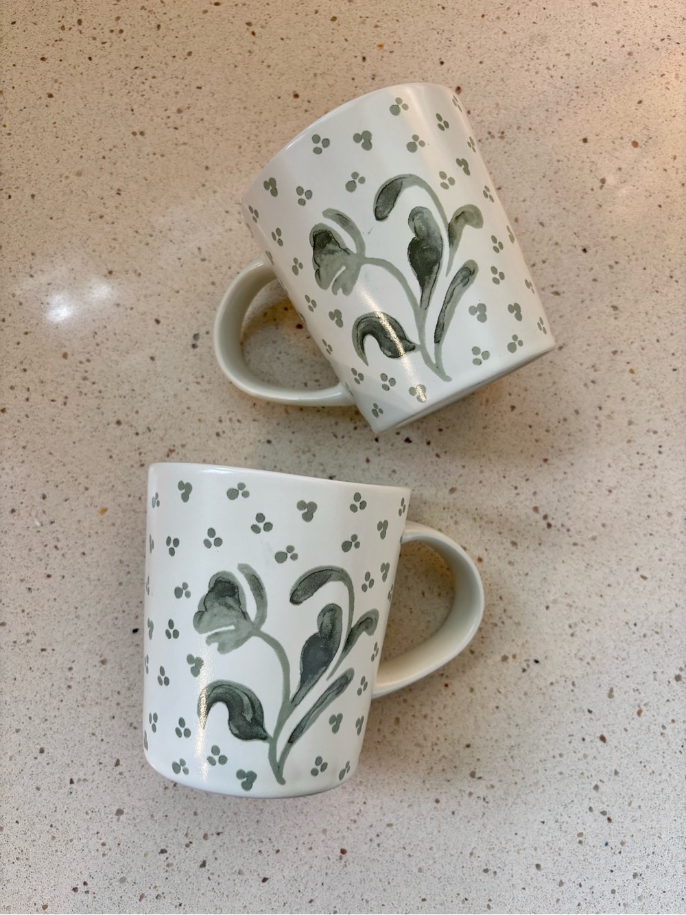 NEW Set of 2 ThresHold 13.53 fl oz Stoneware Aralia Mug Hand Paint Green Cottage